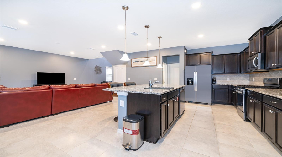 Davenport, Florida 33837, 5 Bedrooms Bedrooms, ,4 Bathroomsbathrooms,Residential,For Sale,Misty Oak,Mfrs5118137