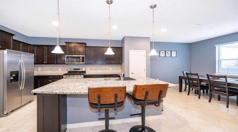 Davenport, Florida 33837, 5 Bedrooms Bedrooms, ,4 Bathroomsbathrooms,Residential,For Sale,Misty Oak,Mfrs5118137