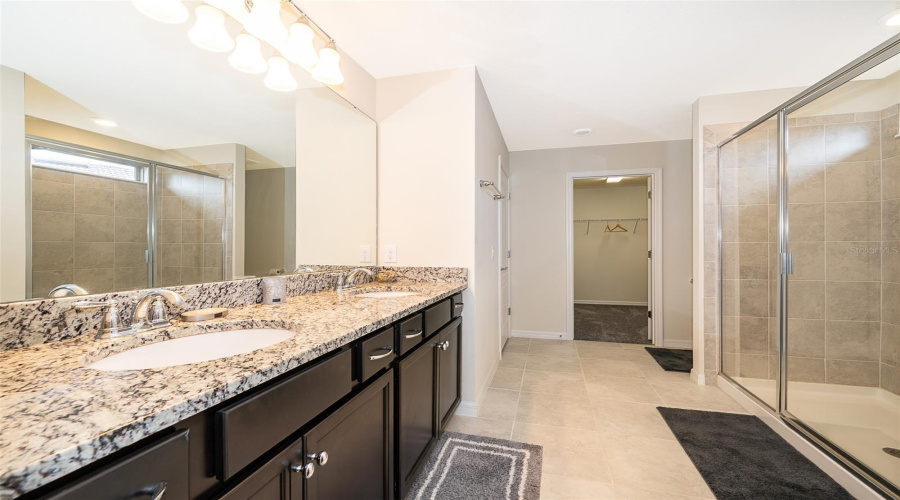 Davenport, Florida 33837, 5 Bedrooms Bedrooms, ,4 Bathroomsbathrooms,Residential,For Sale,Misty Oak,Mfrs5118137