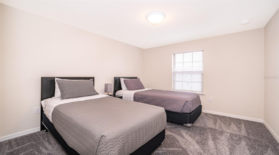 Davenport, Florida 33837, 5 Bedrooms Bedrooms, ,4 Bathroomsbathrooms,Residential,For Sale,Misty Oak,Mfrs5118137