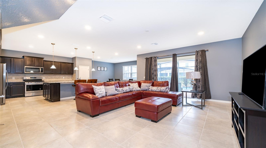Davenport, Florida 33837, 5 Bedrooms Bedrooms, ,4 Bathroomsbathrooms,Residential,For Sale,Misty Oak,Mfrs5118137