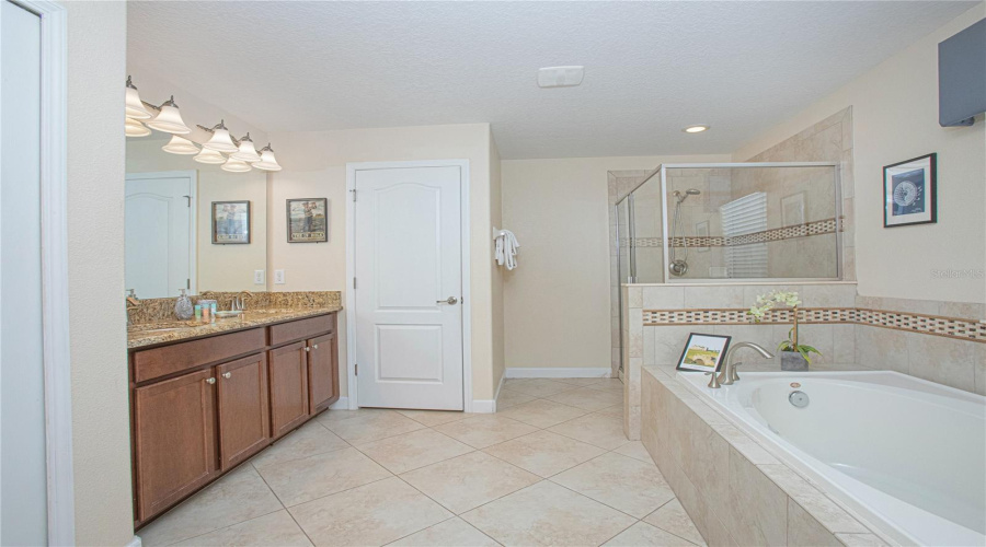 Davenport, Florida 33896, 6 Bedrooms Bedrooms, ,6 Bathroomsbathrooms,Residential,For Sale,Wexford,Mfro6269195
