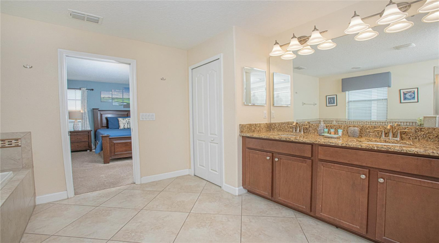 Davenport, Florida 33896, 6 Bedrooms Bedrooms, ,6 Bathroomsbathrooms,Residential,For Sale,Wexford,Mfro6269195