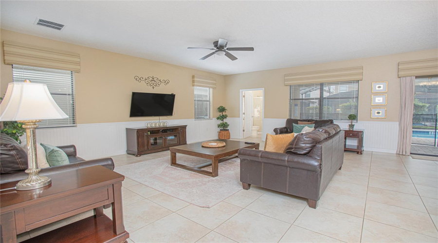 Davenport, Florida 33896, 6 Bedrooms Bedrooms, ,6 Bathroomsbathrooms,Residential,For Sale,Wexford,Mfro6269195