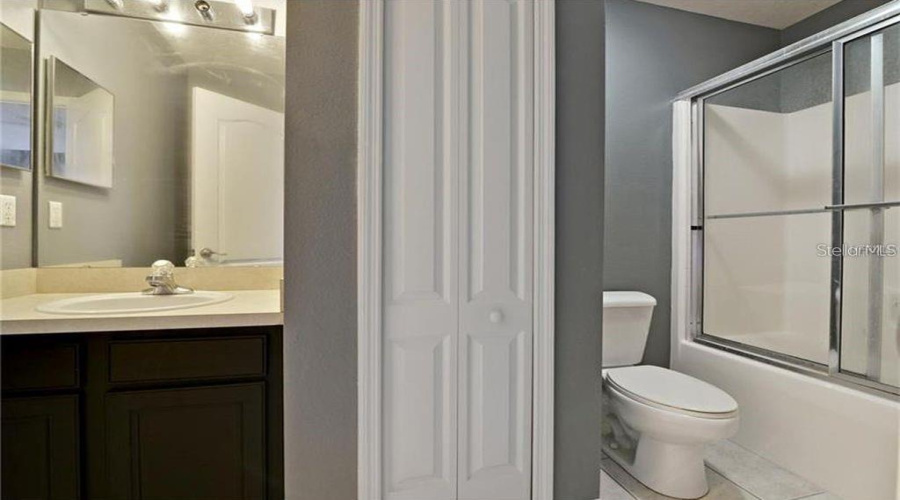 Davenport, Florida 33896, 4 Bedrooms Bedrooms, ,3 Bathroomsbathrooms,Residential,For Sale,Earlmont,Mfrs5111388