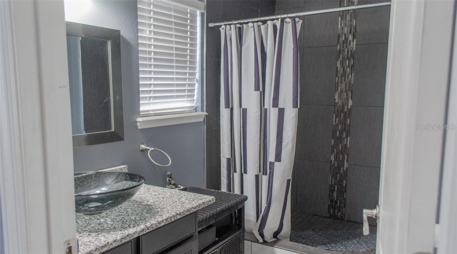 Davenport, Florida 33896, 4 Bedrooms Bedrooms, ,3 Bathroomsbathrooms,Residential,For Sale,Earlmont,Mfrs5111388