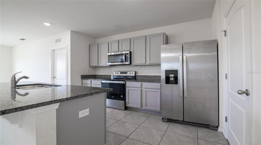 Davenport, Florida 33837, 3 Bedrooms Bedrooms, ,2 Bathroomsbathrooms,Residential,For Sale,Greymount,Mfro6269214