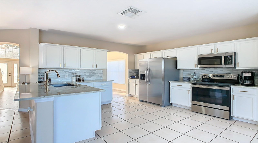 DAVENPORT, Florida 33897, 4 Bedrooms Bedrooms, ,3 BathroomsBathrooms,Residential,For Sale,CASSIA,MFRS5118180