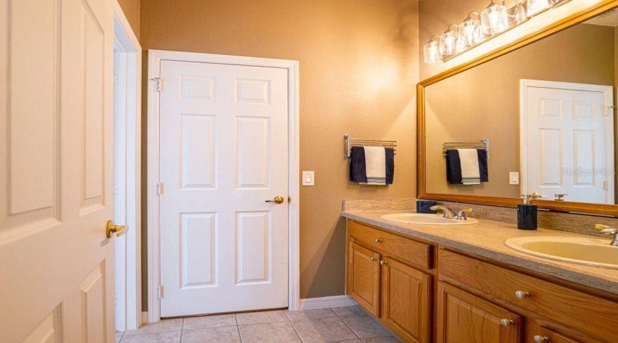 Kissimmee, Florida 34746, 4 Bedrooms Bedrooms, ,3 Bathroomsbathrooms,Residential,For Sale,Sevan,Mfrtb8315171