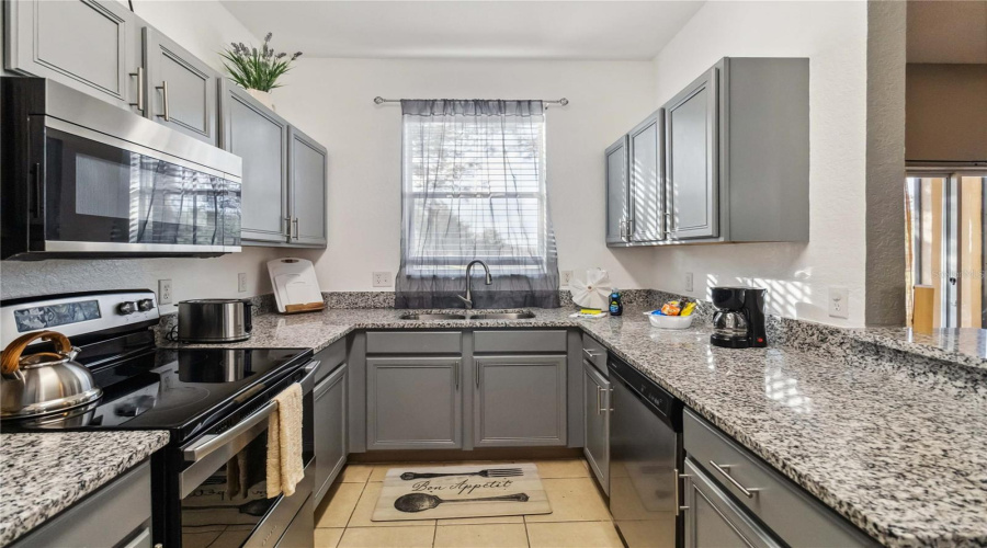 Davenport, Florida 33897, 4 Bedrooms Bedrooms, ,3 Bathroomsbathrooms,Residential,For Sale,Calabria,Mfrs5118171
