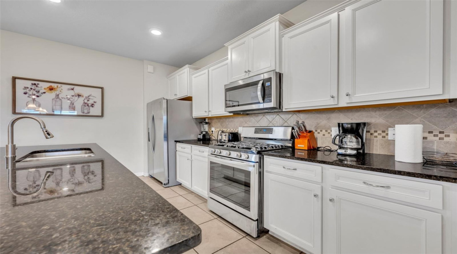 Davenport, Florida 33837, 7 Bedrooms Bedrooms, ,5 Bathroomsbathrooms,Residential,For Sale,Misty Oak,Mfro6269984
