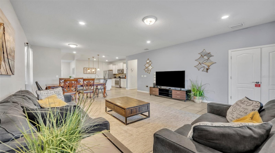 Davenport, Florida 33837, 7 Bedrooms Bedrooms, ,5 Bathroomsbathrooms,Residential,For Sale,Misty Oak,Mfro6269984