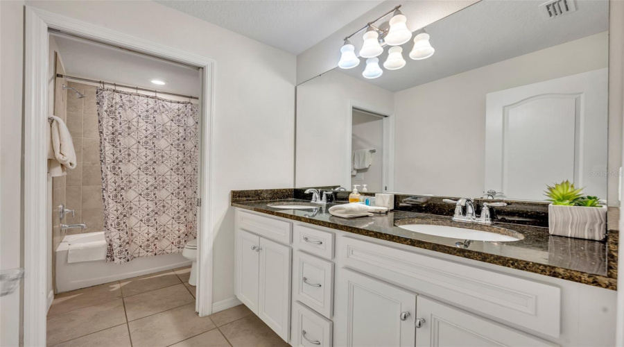 Davenport, Florida 33837, 7 Bedrooms Bedrooms, ,5 Bathroomsbathrooms,Residential,For Sale,Misty Oak,Mfro6269984
