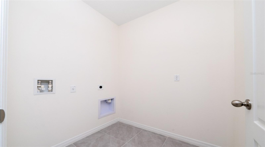 Davenport, Florida 33837, 4 Bedrooms Bedrooms, ,2 Bathroomsbathrooms,Residential,For Sale,Red Hill,Mfro6269073