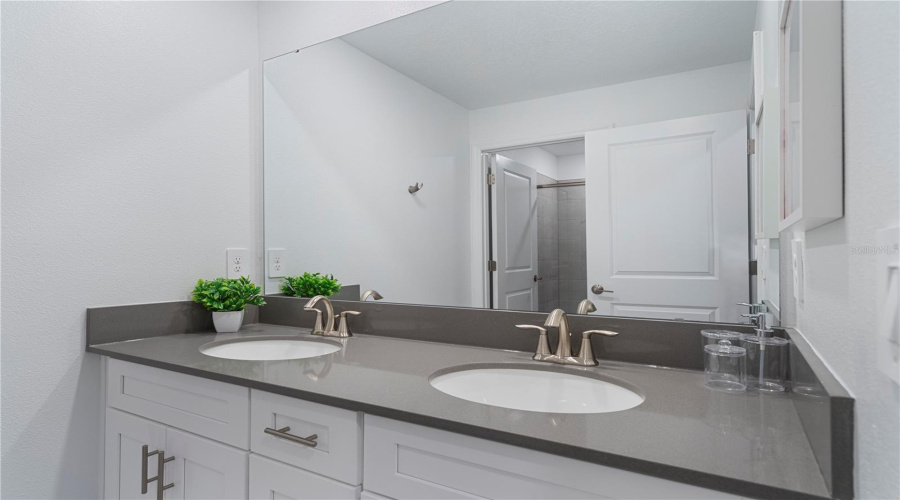 Kissimmee, Florida 34746, 4 Bedrooms Bedrooms, ,3 Bathroomsbathrooms,Residential,For Sale,Reading,Mfro6270391