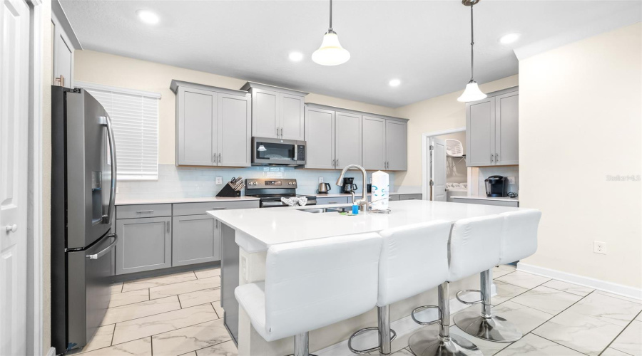 Davenport, Florida 33896, 5 Bedrooms Bedrooms, ,5 Bathroomsbathrooms,Residential,For Sale,Drop Shot,Mfrtb8337392