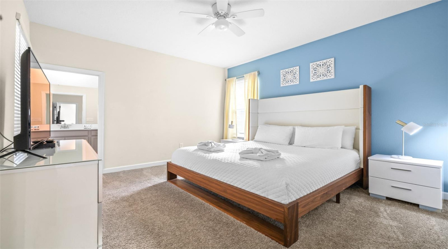 Davenport, Florida 33896, 5 Bedrooms Bedrooms, ,5 Bathroomsbathrooms,Residential,For Sale,Drop Shot,Mfrtb8337392