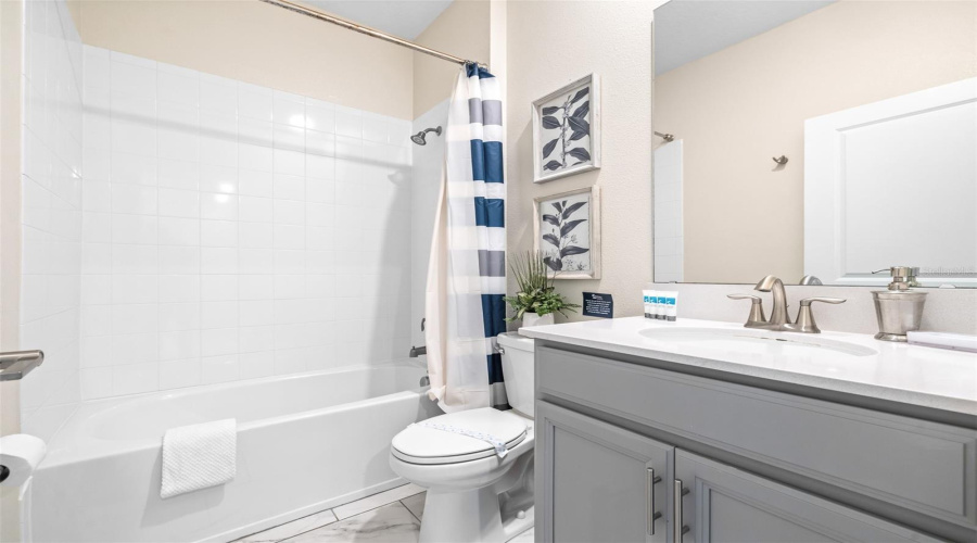 Davenport, Florida 33896, 5 Bedrooms Bedrooms, ,5 Bathroomsbathrooms,Residential,For Sale,Drop Shot,Mfrtb8337392