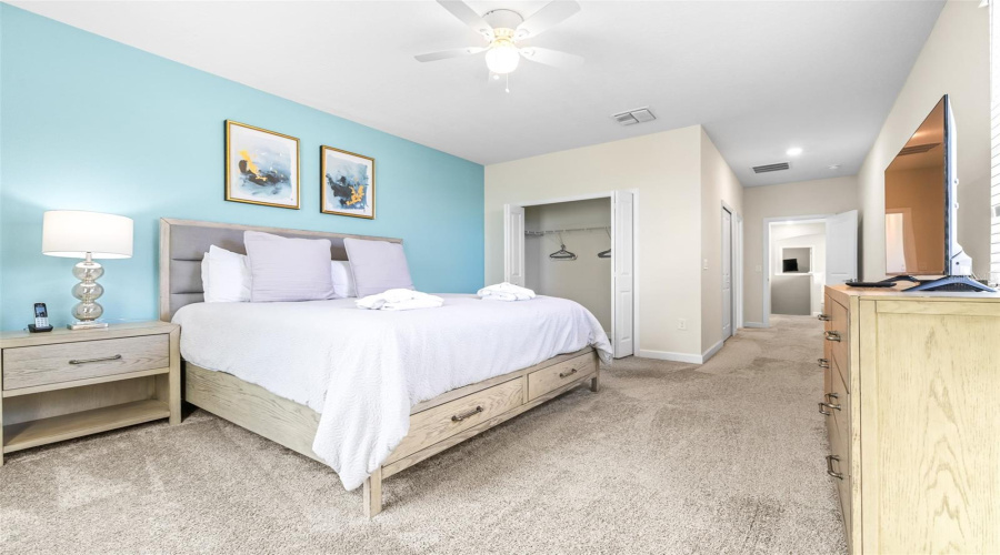Davenport, Florida 33896, 5 Bedrooms Bedrooms, ,5 Bathroomsbathrooms,Residential,For Sale,Drop Shot,Mfrtb8337392
