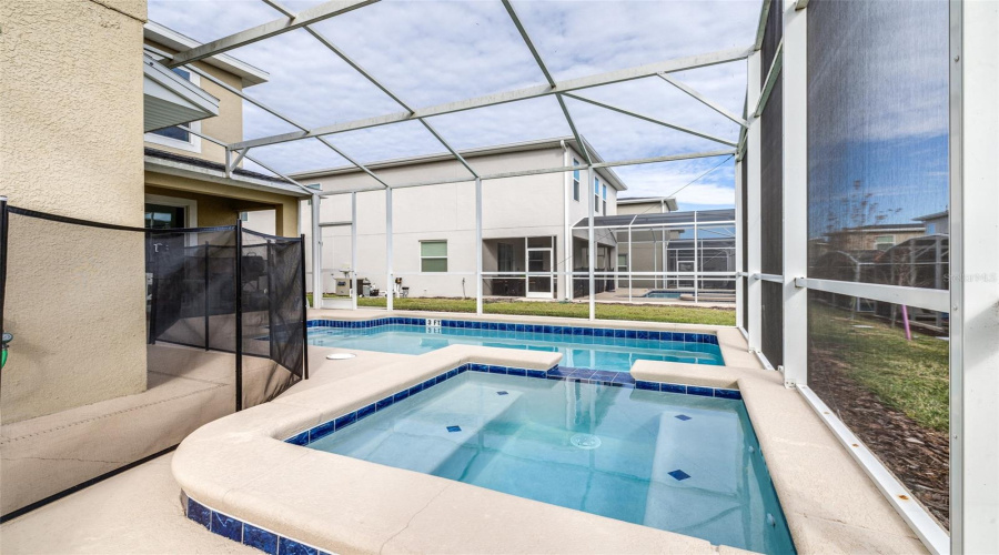 Davenport, Florida 33896, 5 Bedrooms Bedrooms, ,5 Bathroomsbathrooms,Residential,For Sale,Drop Shot,Mfrtb8337392