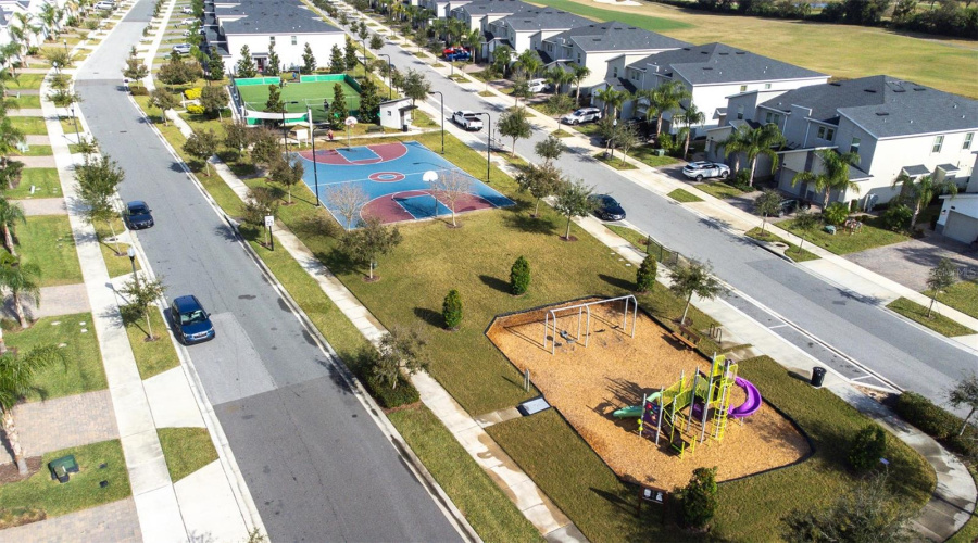 Davenport, Florida 33896, 5 Bedrooms Bedrooms, ,5 Bathroomsbathrooms,Residential,For Sale,Drop Shot,Mfrtb8337392