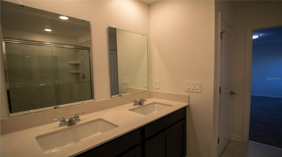 Davenport, Florida 33837, 4 Bedrooms Bedrooms, ,2 Bathroomsbathrooms,Residential,For Sale,Waterfall,Mfro6270452