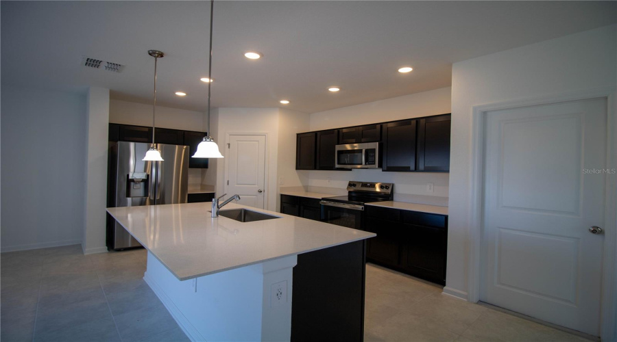 Davenport, Florida 33837, 4 Bedrooms Bedrooms, ,2 Bathroomsbathrooms,Residential,For Sale,Waterfall,Mfro6270452