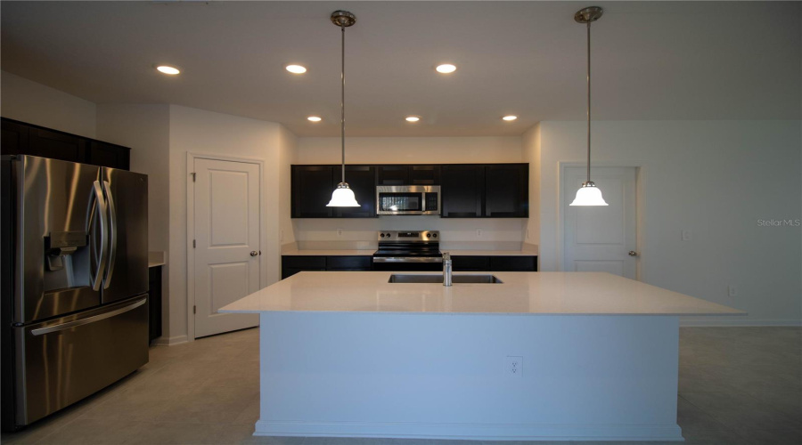Davenport, Florida 33837, 4 Bedrooms Bedrooms, ,2 Bathroomsbathrooms,Residential,For Sale,Waterfall,Mfro6270452