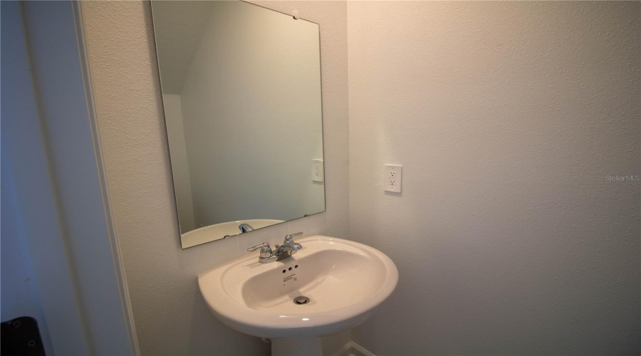 Davenport, Florida 33837, 4 Bedrooms Bedrooms, ,2 Bathroomsbathrooms,Residential,For Sale,Waterfall,Mfro6270452