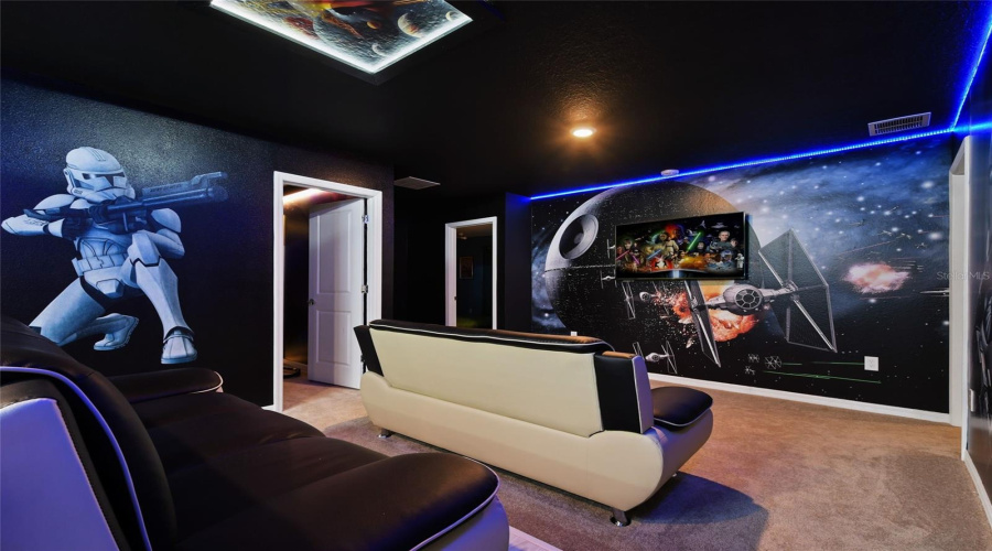 Davenport, Florida 33897, 10 Bedrooms Bedrooms, ,8 Bathroomsbathrooms,Residential,For Sale,Mahalo,Mfro6270285