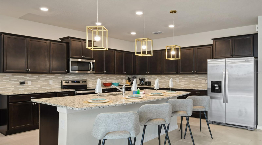 Davenport, Florida 33897, 10 Bedrooms Bedrooms, ,8 Bathroomsbathrooms,Residential,For Sale,Mahalo,Mfro6270285