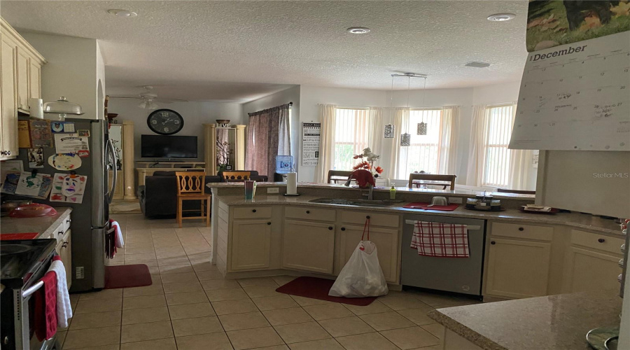 Kissimmee, Florida 34746, 5 Bedrooms Bedrooms, ,4 Bathroomsbathrooms,Residential,For Sale,Kariba,Mfro6268498