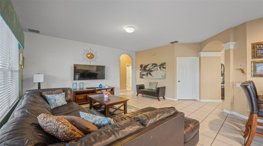 KISSIMMEE, Florida 34747, 6 Bedrooms Bedrooms, ,4 BathroomsBathrooms,Residential,For Sale,MANESTY,0,MFRO6270582