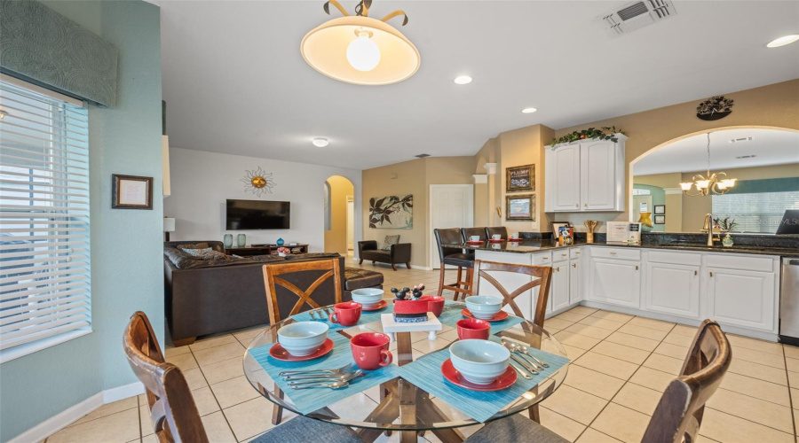 KISSIMMEE, Florida 34747, 6 Bedrooms Bedrooms, ,4 BathroomsBathrooms,Residential,For Sale,MANESTY,0,MFRO6270582