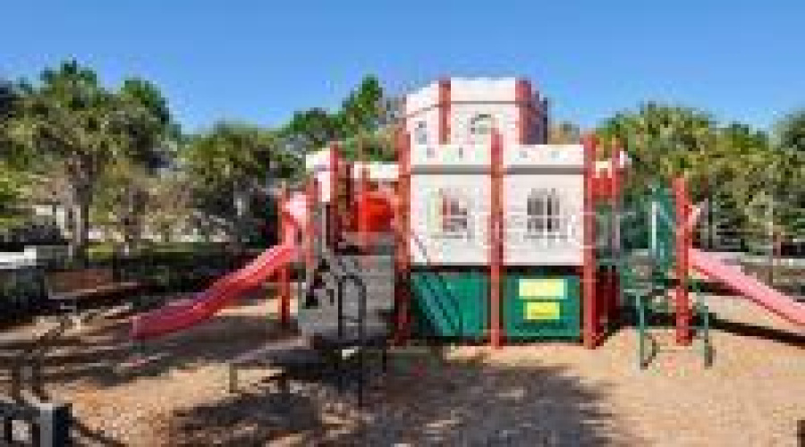 KISSIMMEE, Florida 34747, 6 Bedrooms Bedrooms, ,4 BathroomsBathrooms,Residential,For Sale,MANESTY,0,MFRO6270582