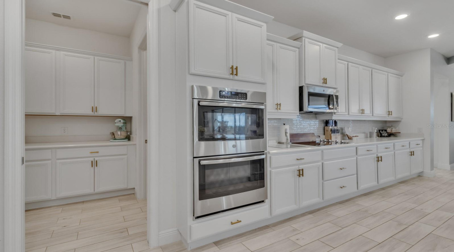 Kitchen double oven