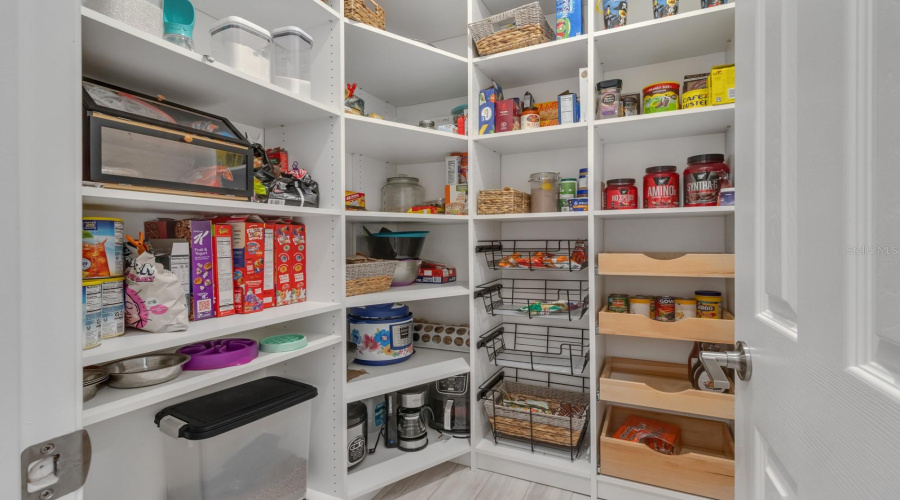 Walk in pantry