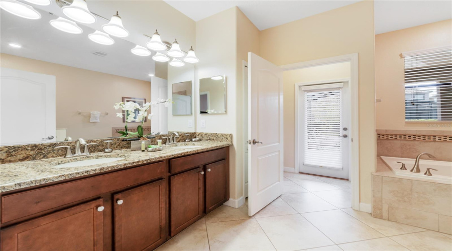 Davenport, Florida 33896, 9 Bedrooms Bedrooms, ,5 Bathroomsbathrooms,Residential,For Sale,Rolling Fairway,Mfrs5118321