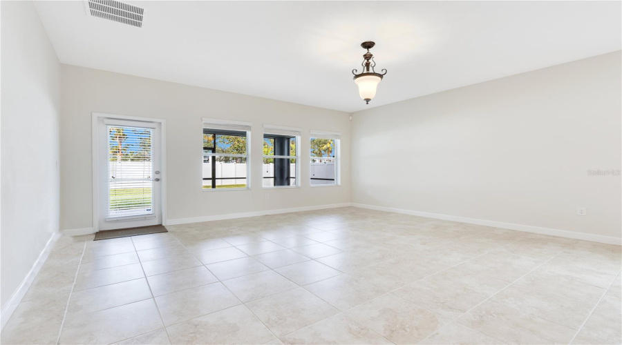 Kissimmee, Florida 34746, 5 Bedrooms Bedrooms, ,3 Bathroomsbathrooms,Residential,For Sale,White Horse,Mfrs5118550