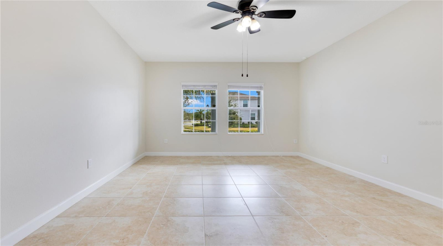 Kissimmee, Florida 34746, 5 Bedrooms Bedrooms, ,3 Bathroomsbathrooms,Residential,For Sale,White Horse,Mfrs5118550