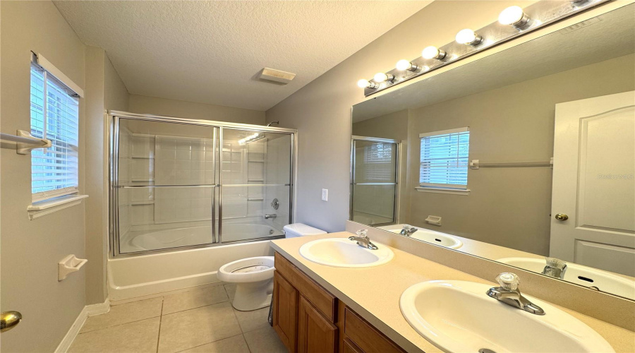 Kissimmee, Florida 34746, 3 Bedrooms Bedrooms, ,2 Bathroomsbathrooms,Residential,For Sale,Grasmere View,Mfro6269796