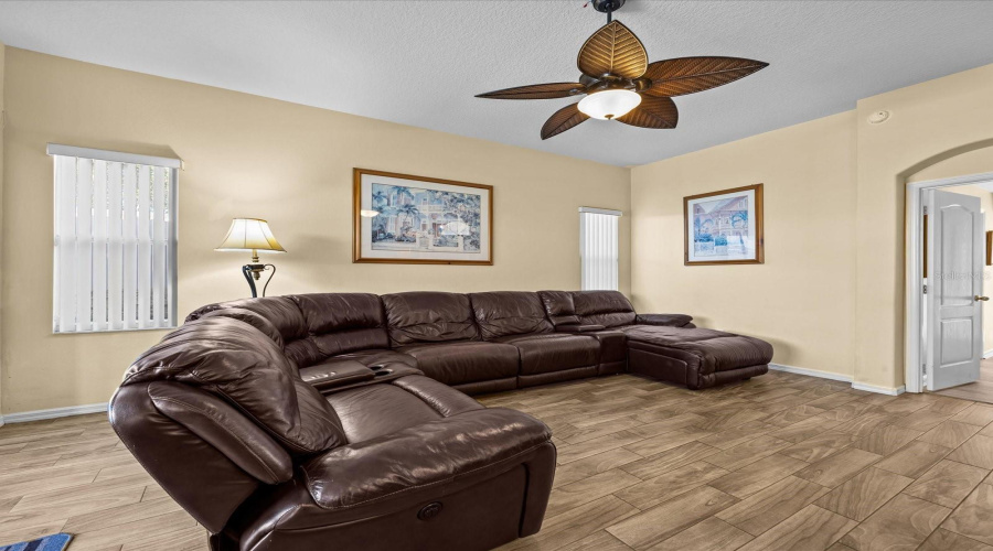DAVENPORT, Florida 33897, 5 Bedrooms Bedrooms, ,3 BathroomsBathrooms,Residential,For Sale,BRUNELLO DR,0,MFRS5118505