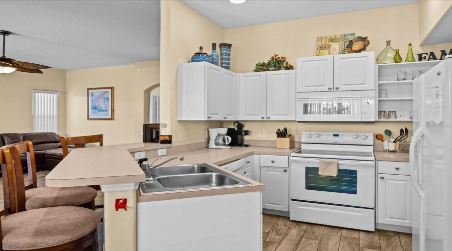 DAVENPORT, Florida 33897, 5 Bedrooms Bedrooms, ,3 BathroomsBathrooms,Residential,For Sale,BRUNELLO DR,0,MFRS5118505