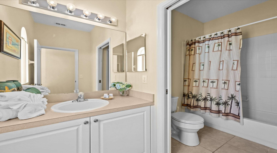 DAVENPORT, Florida 33897, 5 Bedrooms Bedrooms, ,3 BathroomsBathrooms,Residential,For Sale,BRUNELLO DR,0,MFRS5118505