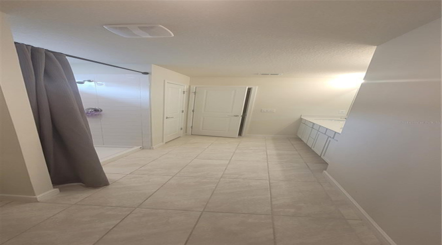 KISSIMMEE, Florida 34746, 5 Bedrooms Bedrooms, ,3 BathroomsBathrooms,Residential,For Sale,WOODMONT,0,MFRS5118673