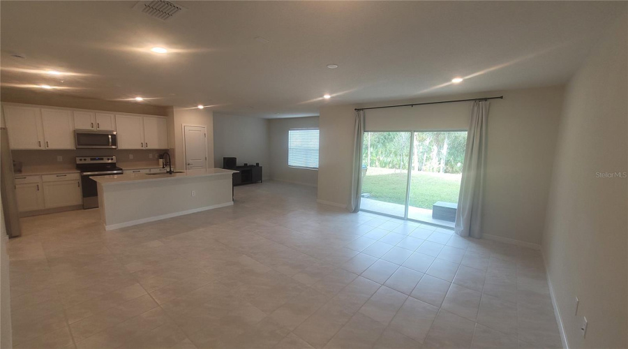 KISSIMMEE, Florida 34746, 5 Bedrooms Bedrooms, ,3 BathroomsBathrooms,Residential,For Sale,WOODMONT,0,MFRS5118673