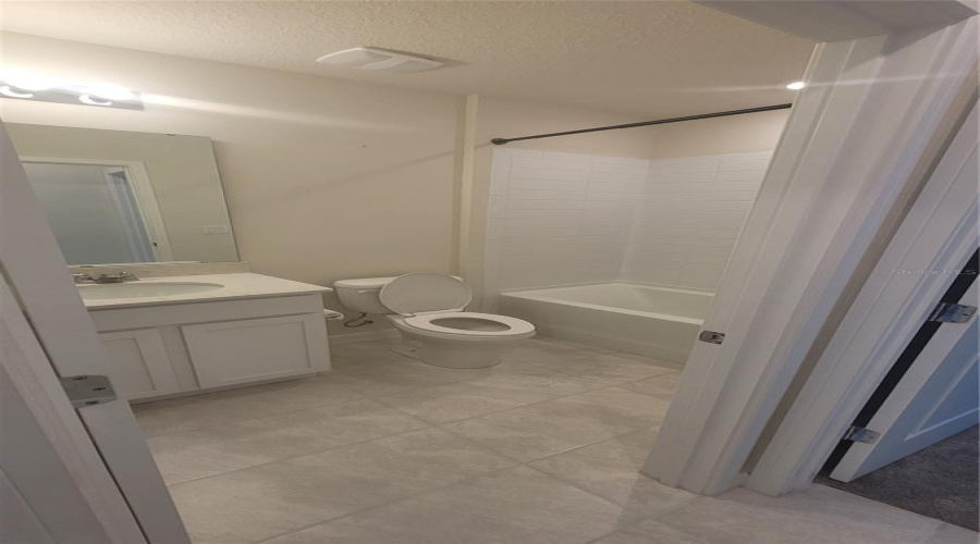 KISSIMMEE, Florida 34746, 5 Bedrooms Bedrooms, ,3 BathroomsBathrooms,Residential,For Sale,WOODMONT,0,MFRS5118673