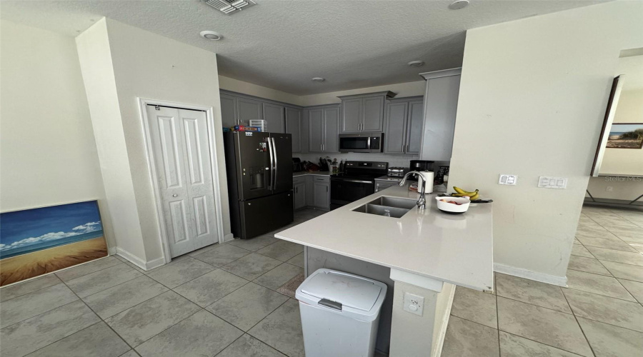 Kissimmee, Florida 34746, 4 Bedrooms Bedrooms, ,3 Bathroomsbathrooms,Residential,For Sale,Title,Mfro6270911