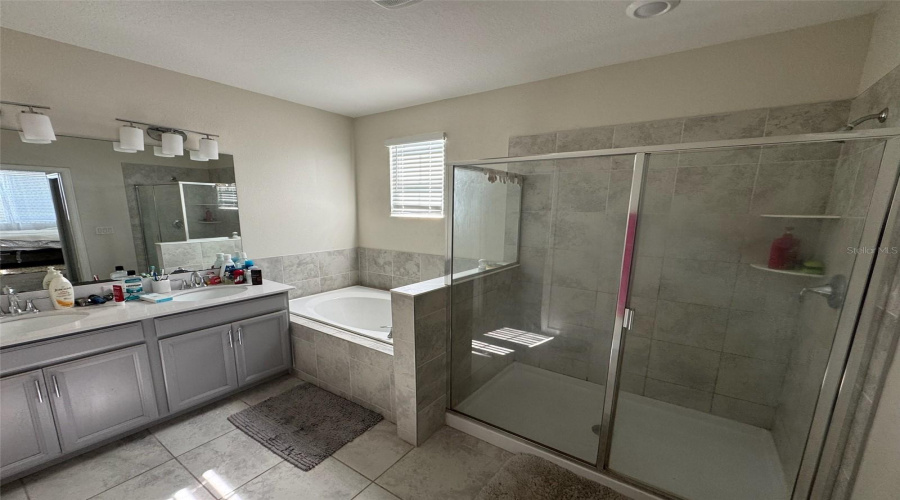 Kissimmee, Florida 34746, 4 Bedrooms Bedrooms, ,3 Bathroomsbathrooms,Residential,For Sale,Title,Mfro6270911