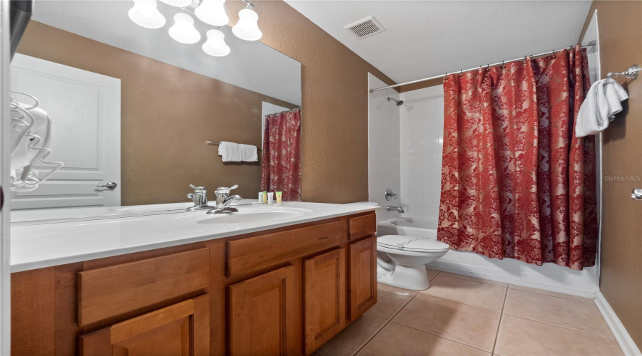 4th bathroom 2nd floor